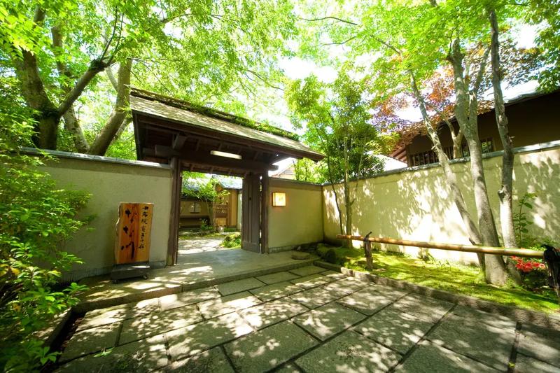 Yufuin Kutsurogi no Yado Nanakawa: A Sanctuary of Serenity, Luxury, and Private Onsen Bliss in Oita